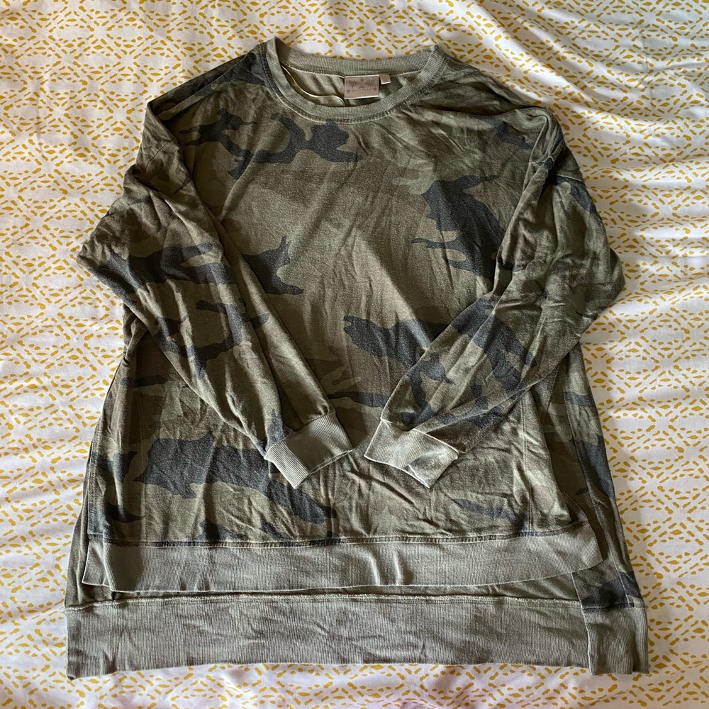 Dantelle: Size 2X: Camo Long Sleeve Top